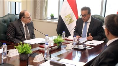نائب رئيس الوزراء يترأس اجتماعًا موسعًا حول استدامة تمويل صندوق الطوارئ الطبية وسط تأكيدات على دور الصندوق في التصدي للأوبئة وتغطية النفقات العلاجية للمواطنين