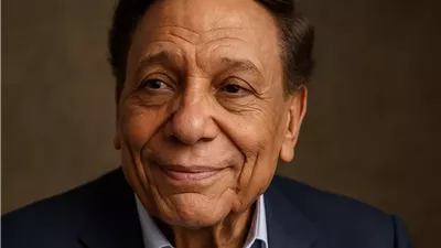 في عيد ميلاده الـ85.. عادل إمام أيقونة الفن العربي الذي أسعد الملايين واعتزل الأضواء بصمت بعد مسيرة استثنائية جمعت الكوميديا بالقضايا الجادة