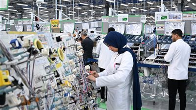 رئيس الوزراء يفتتح مصنع 