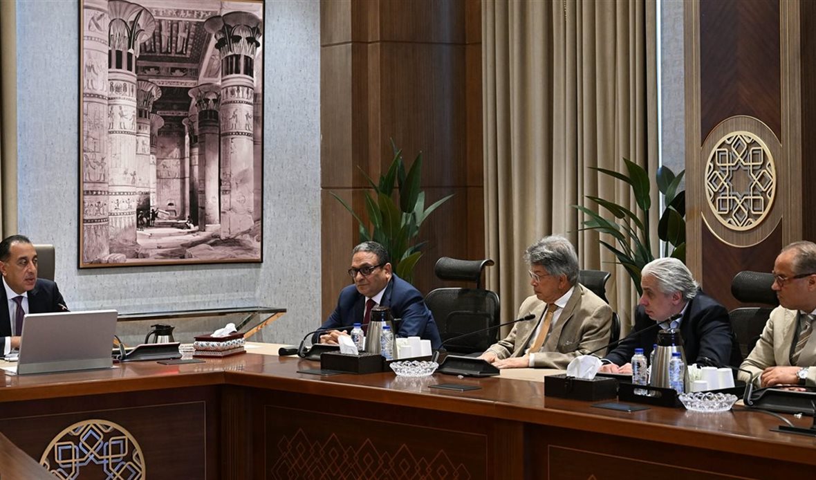 رئيس الوزراء يتابع