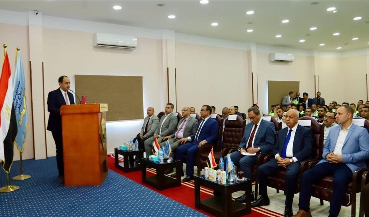 محافظ قنا ومدير صندوق