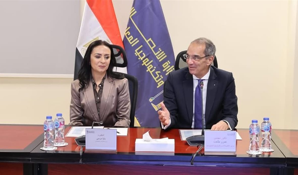 وزير الاتصالات ووزيرة