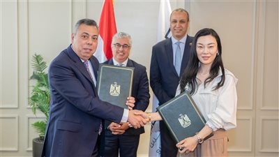 القنطرة غرب تستقطب استثمارًا صينيًا جديدًا بقيمة 7 ملايين دولار لإنتاج الملابس الجاهزة وتوفير 3000 فرصة عمل ضمن استراتيجية التوسع الصناعي والتصديري