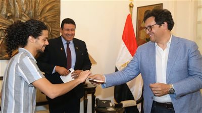 وزير الثقافة يُكرم أوائل المشاركين في مبادرة “أهلاً وسهلاً بالطلبة” ويؤكد: الثقافة ليست رفاهية بل حق أصيل لكل شاب مصري