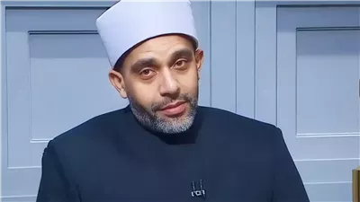 أحمد وسام يوضح حكم استخدام الهاتف لتحديد القبلة
