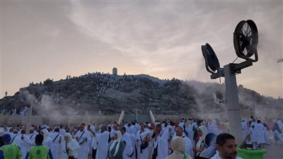 نجاح نفرة حجاج السياحة إلى المزدلفة وبدء رمي جمرة العقبة الكبرى