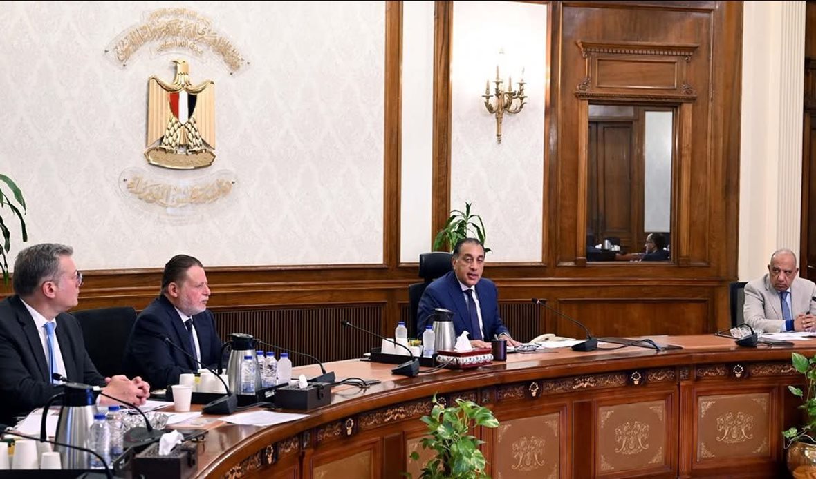 رئيس الوزراء يتابع