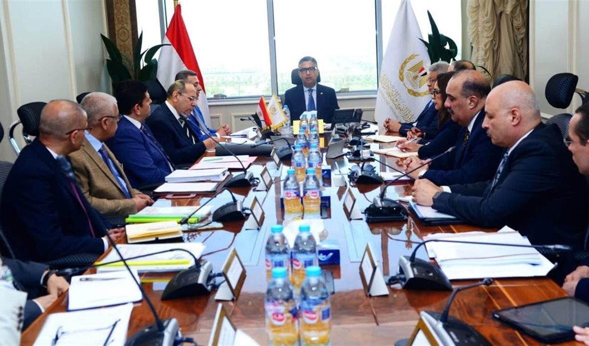 وزير التموين يعقد