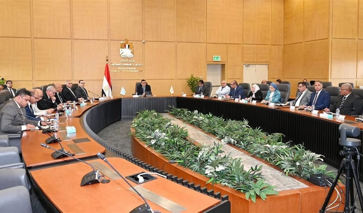 وزير الإسكان يوجه