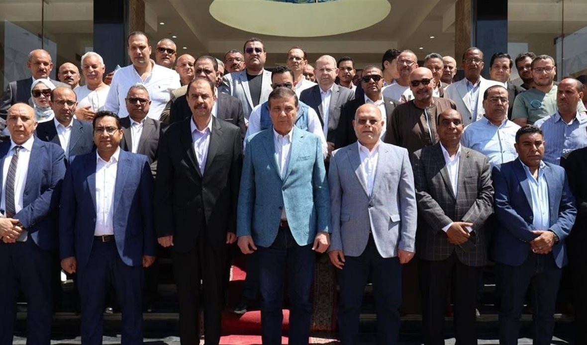 وزير الزراعة يزور