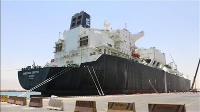 وزير البترول يتفقد استعدادات تشغيل سفينة التغييز الثالثة بميناء العين السخنة