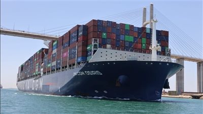 عودة سفن الحاويات العملاقة إلى قناة السويس تبدأ بعبور “CMA CGM OSIRIS”