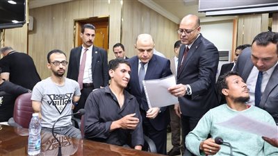وزير العمل ومحافظ كفر الشيخ يسلمان عقود عمل لذوي الهمم وشهادات تدريبية لأوائل الشباب