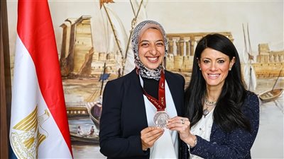 بطلات مصر في كرة القدم الأمريكية للعلم يتألقن: تكريم رسمي خلال احتفال اليوم الأولمبي
