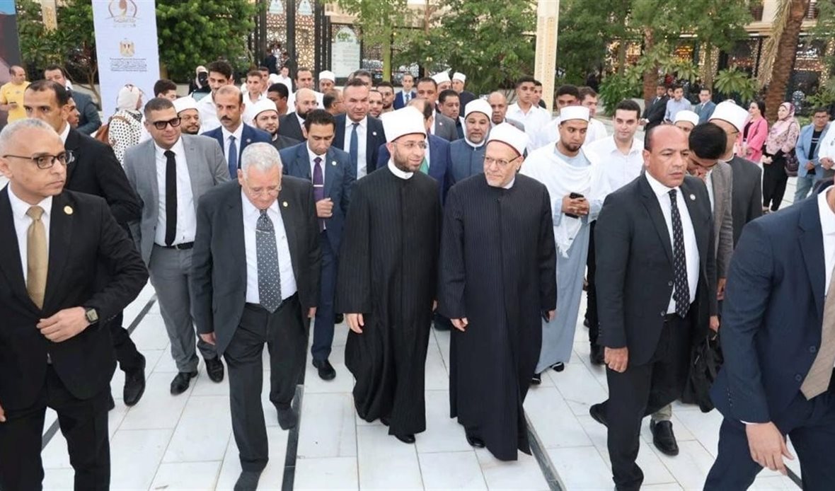 وزير الأوقاف يشهد