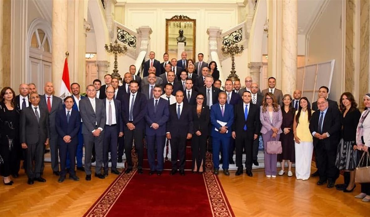 مائدة مستديرة بوزارة