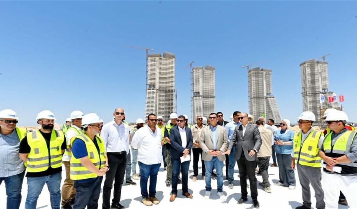 وزير الإسكان يتابع