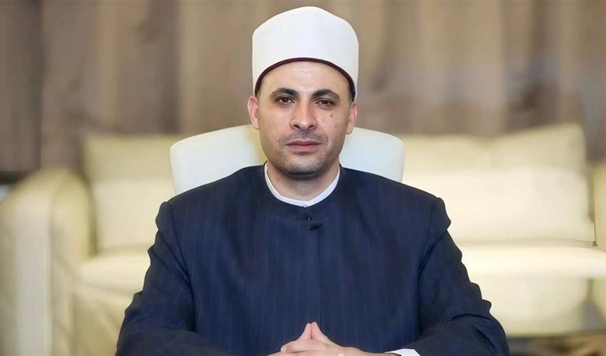 هشام عبد العزيز يوضح