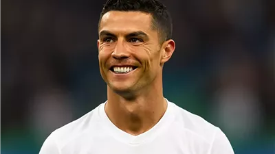 رونالدو يمدد عقده مع النصر حتى 2027 ويواصل مسيرته الكروية في الدوري السعودي بعد الأربعين