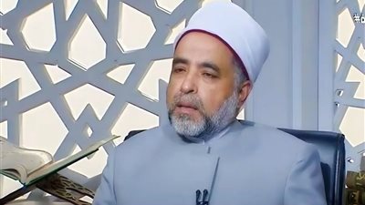 هل يجوز للزوجة أن تتصدق من مال زوجها على روح والدها؟.. أمين الفتوى بدار الإفتاء يوضح الحكم الشرعي