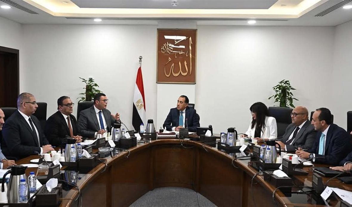 رئيس الوزراء يتابع
