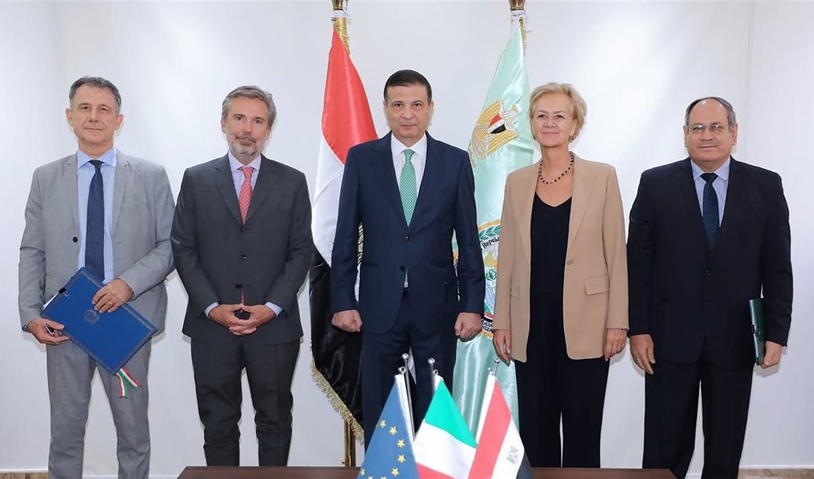 تعاون بين مركز البحوث