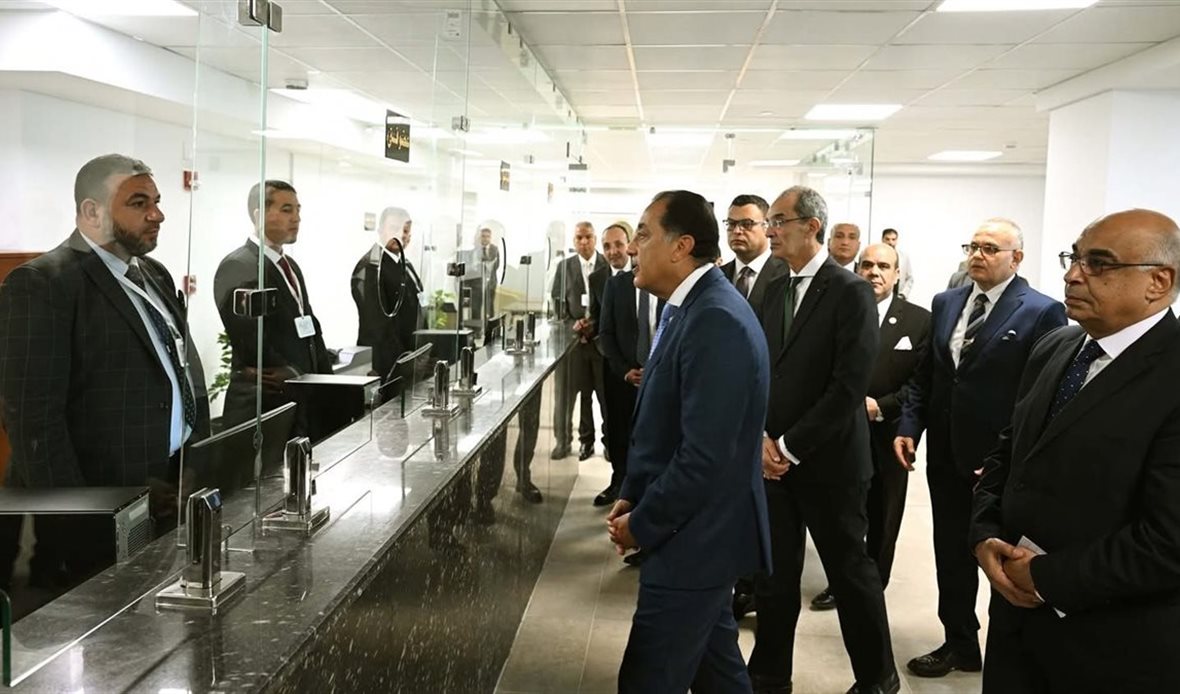 رئيس الوزراء يفتتح
