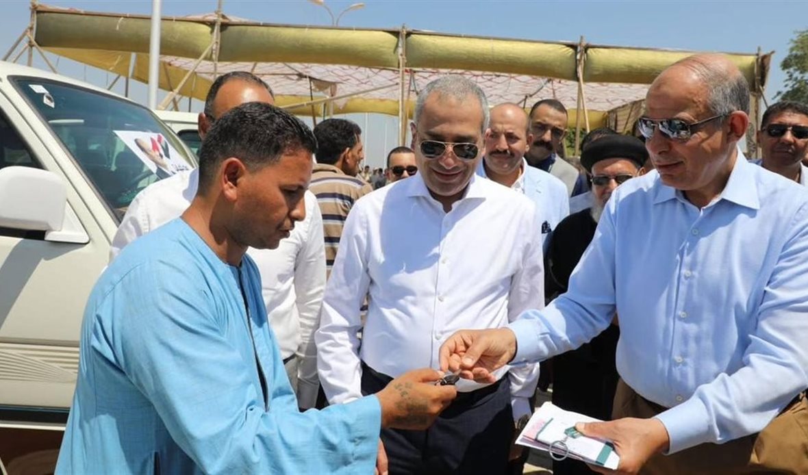 “محافظ المنيا يشهد