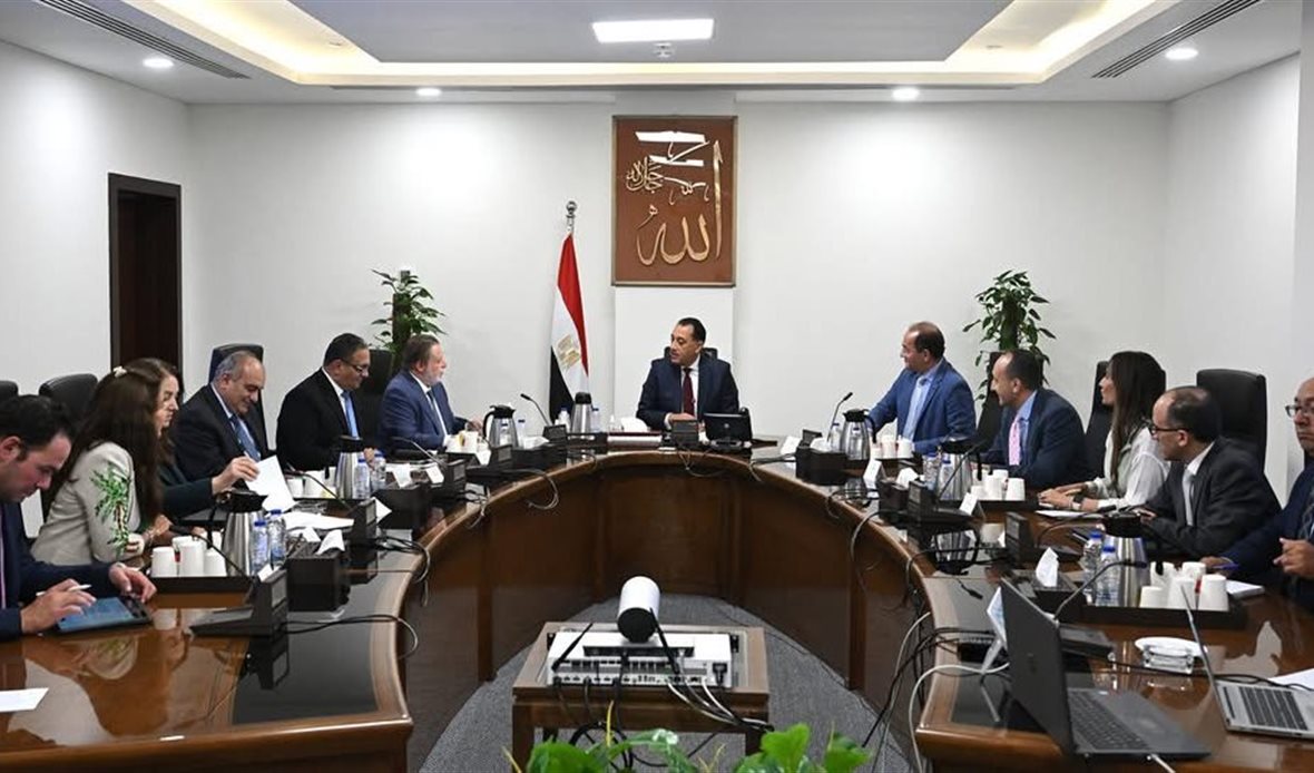 رئيس الوزراء يتابع