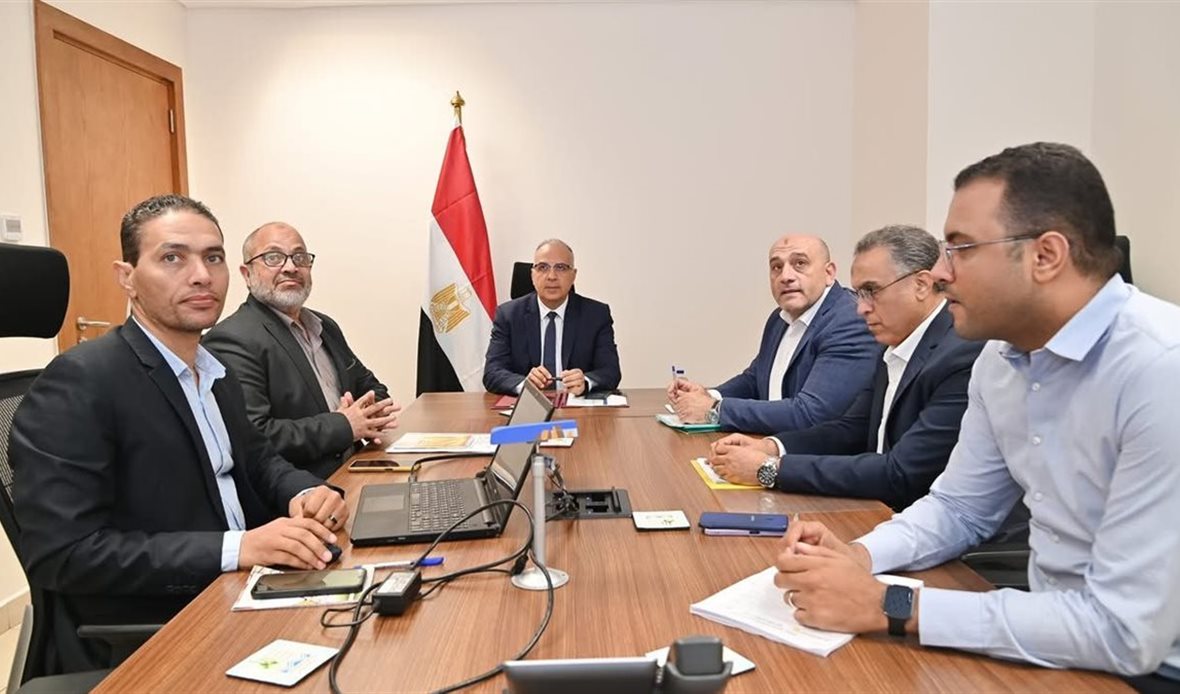وزير الري يتابع تنفيذ