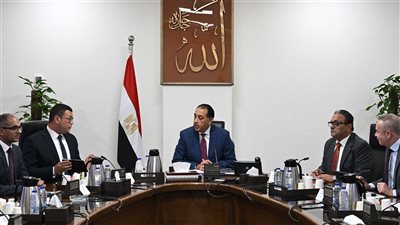 رئيس الوزراء يتابع تنفيذ استراتيجية تحلية مياه البحر للتوسع التنموي ويستعرض خطط توطين الصناعات وتقليل فاتورة الاستيراد