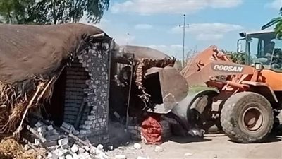 إزالة تعديات ومخالفات بناء على أراضي الدولة بكفرالشيخ