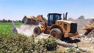 إزالة تعديات على أراضي الدولة بكوم أمبو وأسوان