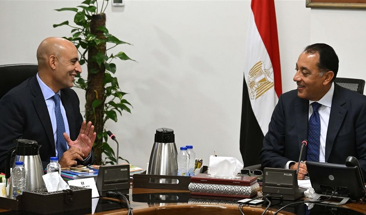 رئيس الوزراء يطلع