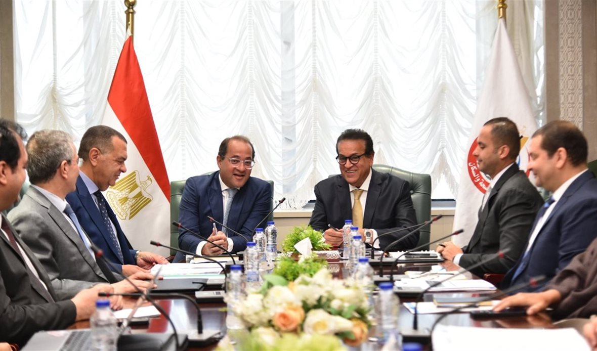 وزير الصحة يبحث مع