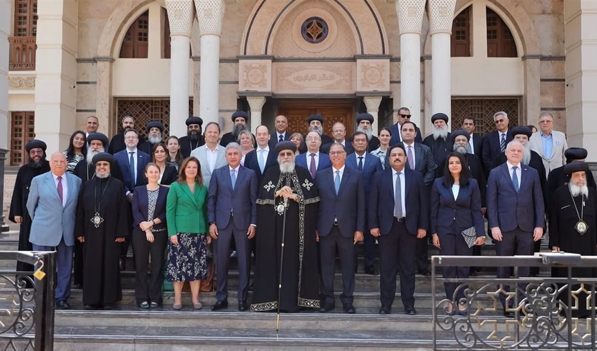 وزير السياحة يشارك