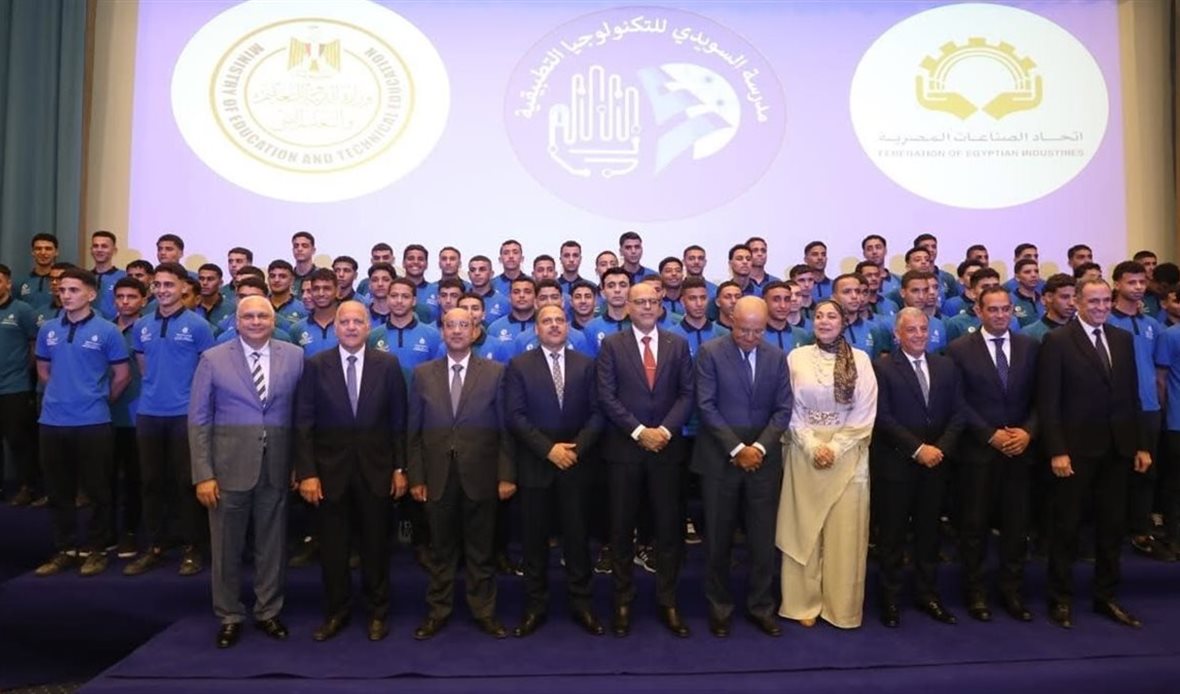 وزير العمل يؤكد أن