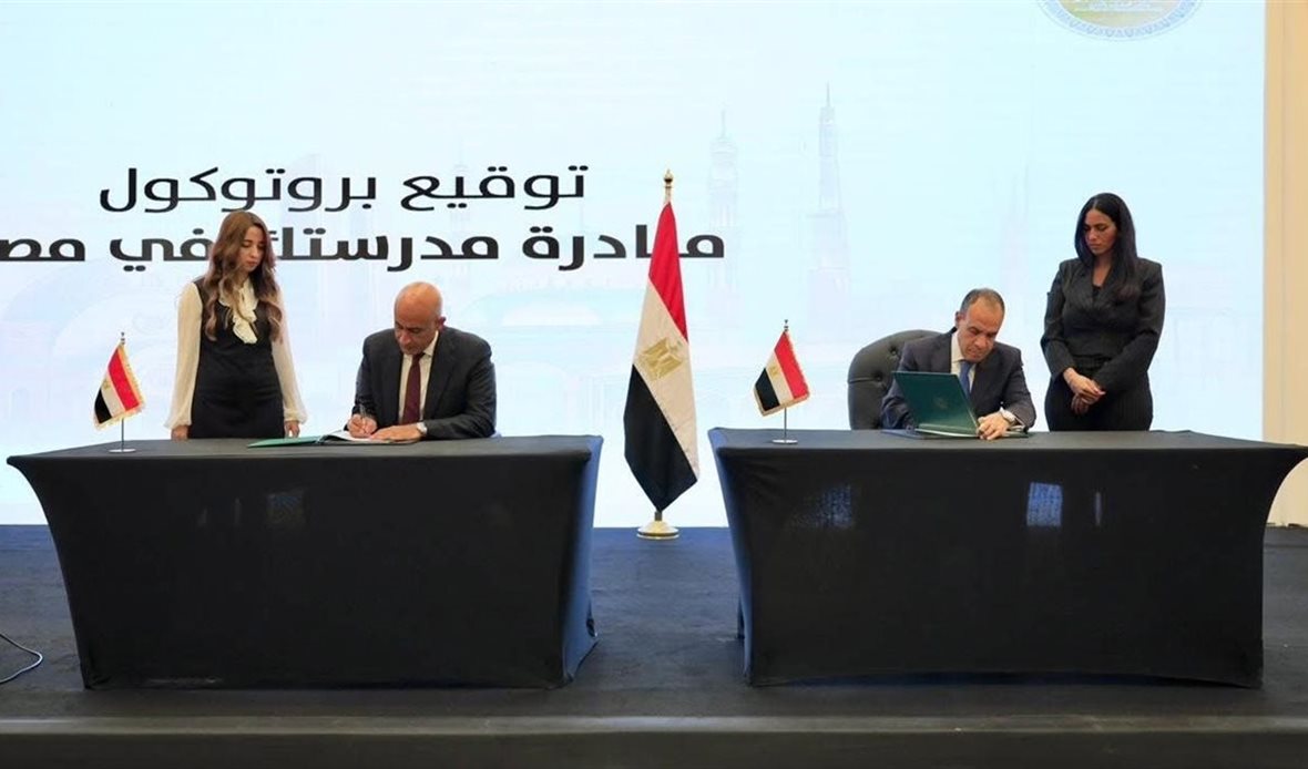 وزارتا الخارجية والتعليم