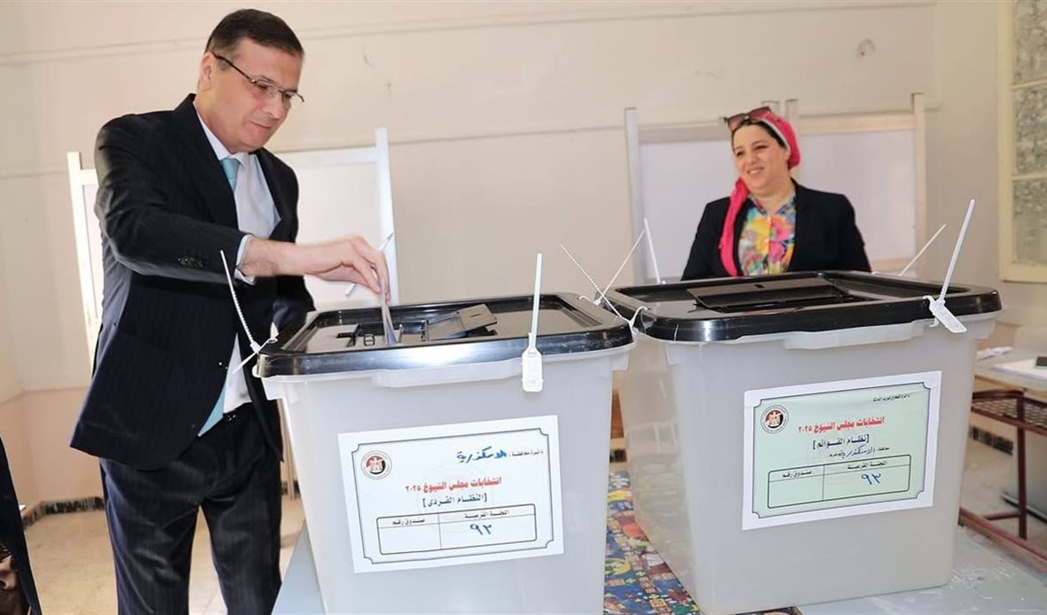 وزير الزراعة يدلي