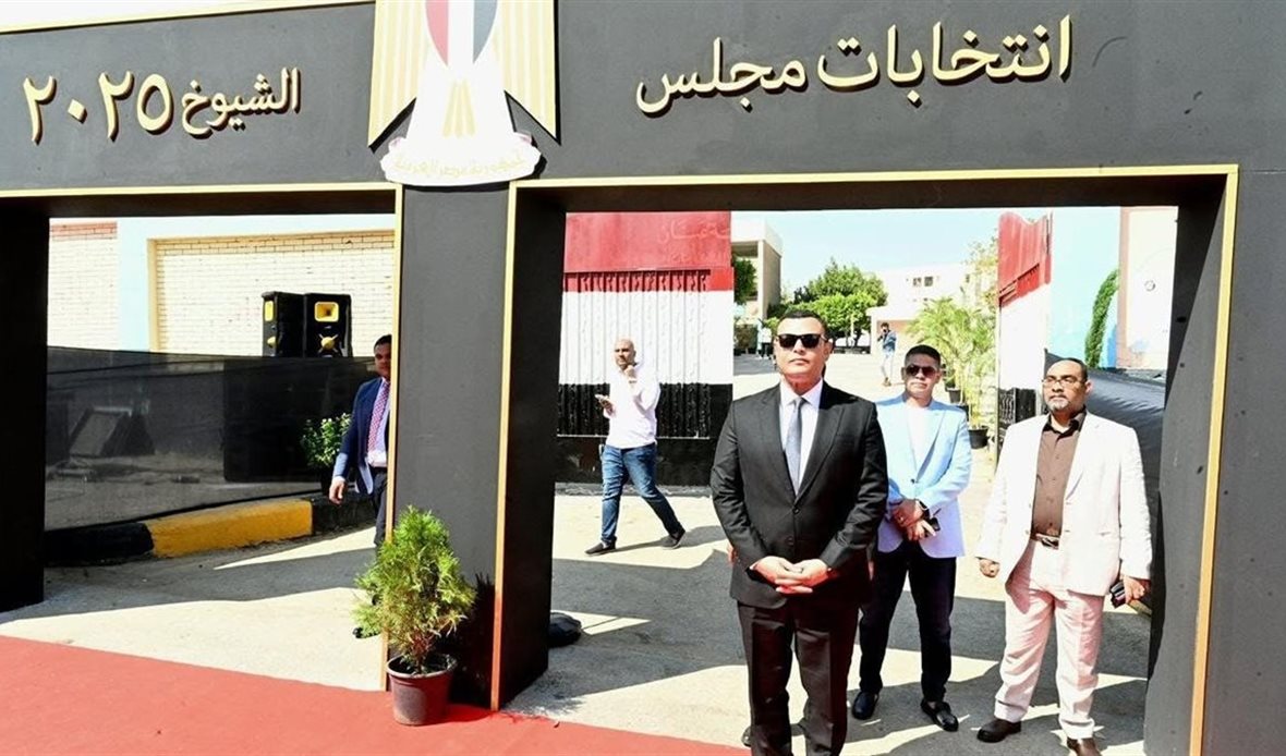 وزير الإسكان شريف