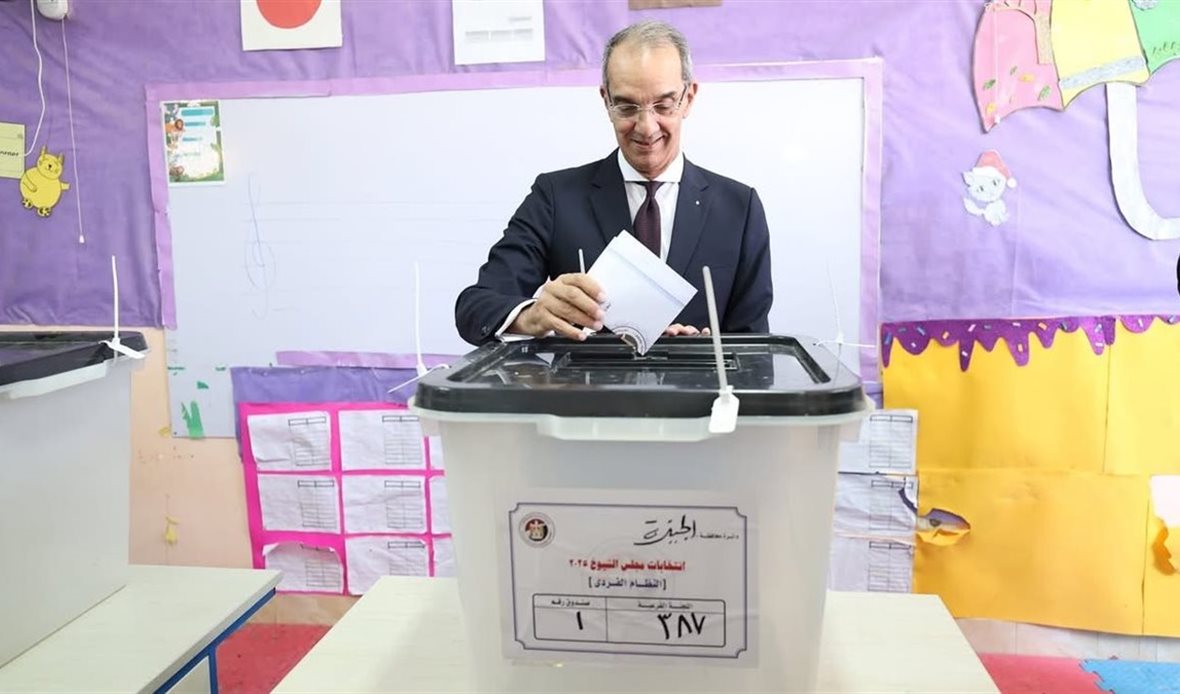 وزير الاتصالات عمرو