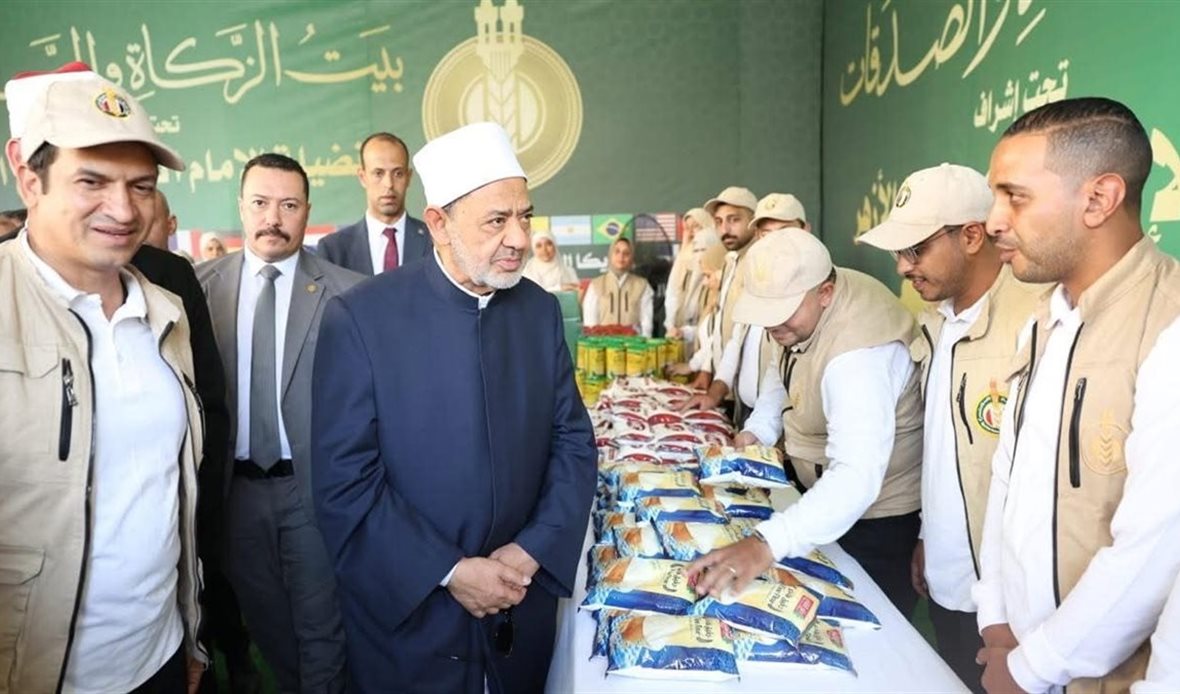 شيخ الأزهر يتابع