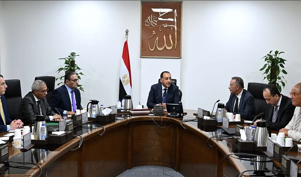 رئيس الوزراء يتابع