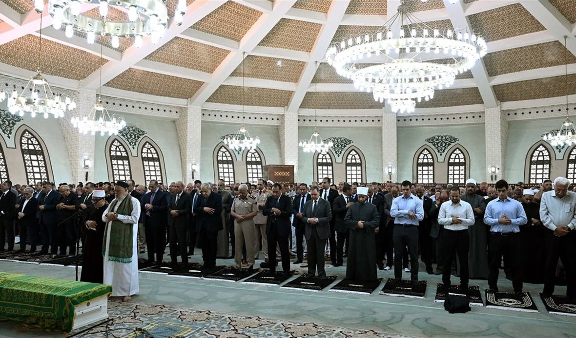 رئيس الوزراء يؤدي