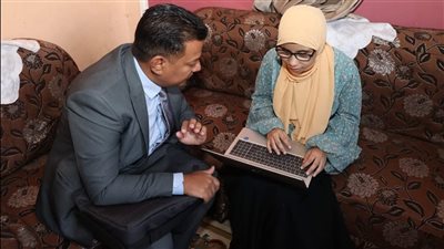 الاتصالات تسلّم الأولى على الثانوية الأزهرية لاب توب خاص للمكفوفين