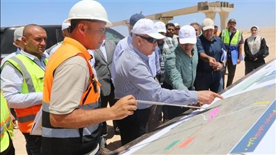 كامل الوزير يتفقد القطار السريع ويعلن تقدم التنفيذ