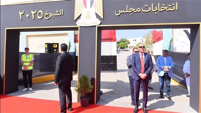 وزير العمل يدلي بصوته ويدعو العمال للمشاركة في انتخابات الشيوخ
