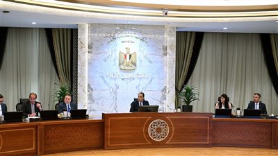 رئيس الوزراء يناقش المؤشرات الاقتصادية وخطط الاستثمار خلال اجتماع المجموعة الوزارية الاقتصادية