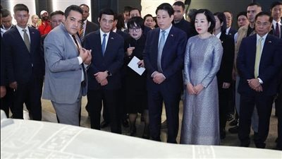 رئيس فيتنام يزور المتحف المصري الكبير وأهرامات الجيزة