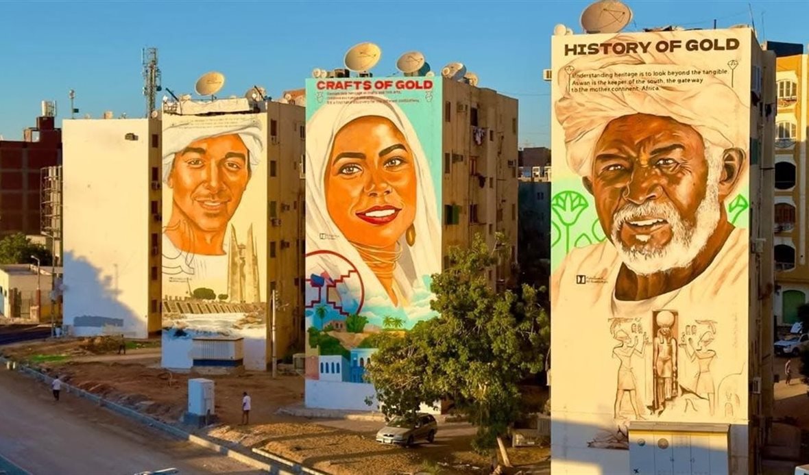 وزير الثقافة يتبنى